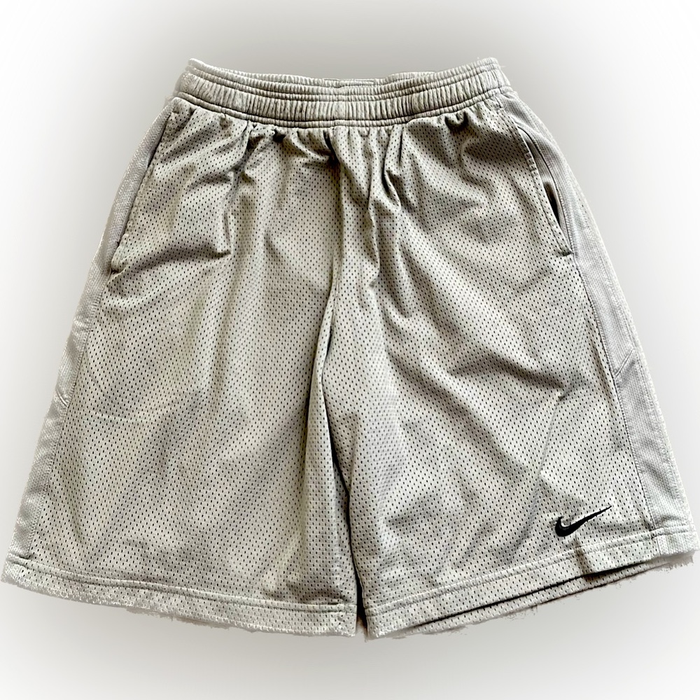 Men’s Nike Dri Fit Shorts, size Small (gray)